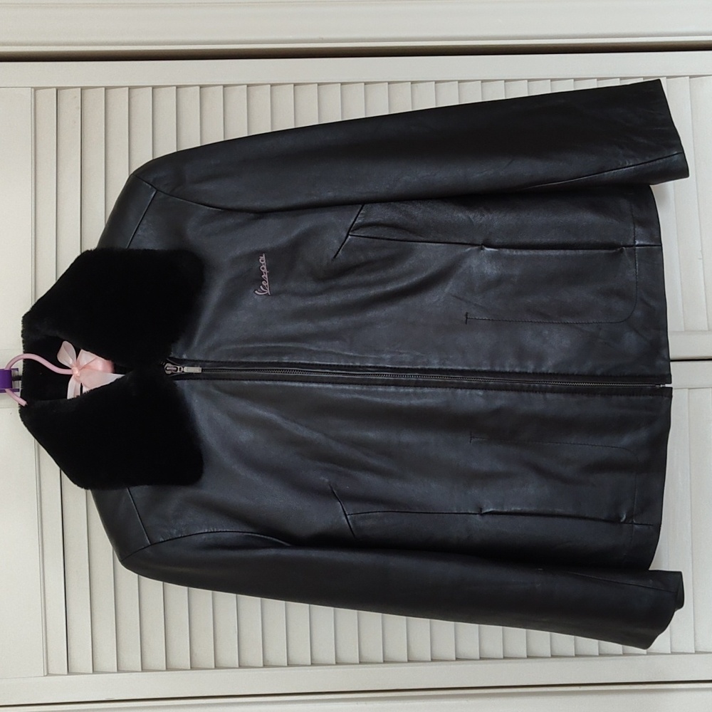 BLACK LEATHER JACKET